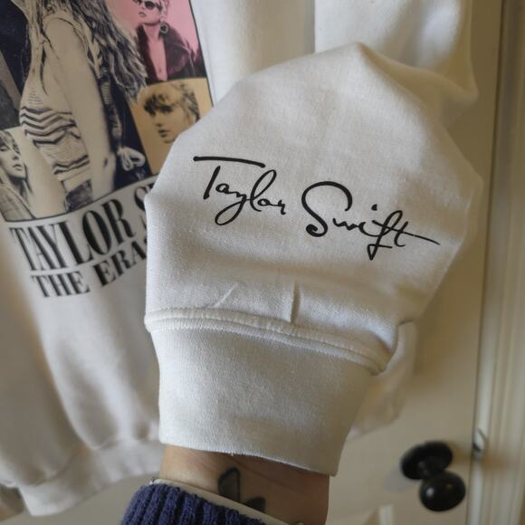Taylor Swift The Eras Tour Sweatshirt Size Medium Womens Gilden Tag White - Picture 5 of 10